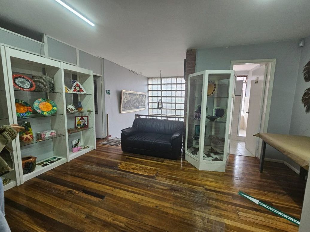 Casa de 12 alcobas en venta en Quinta Camacho, Bogotá, 714 m² · foto 2 de 19