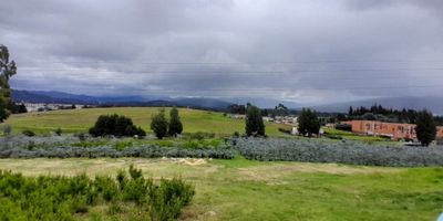 EXCELENTE PREDIO UBICADO SOBRE AUTOPISTA BOGOTA - TUNJA, CONFORMADO POR LOS LOTES LA MERCEDES, SAN JOSE Y EL CARMELO, USO RURAL.