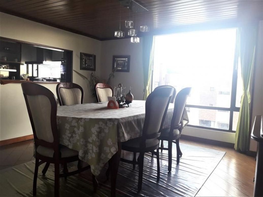 Apartamento de 4 alcobas en venta en Santa Barbara Central, Bogotá, 298 m² · foto 3 de 20