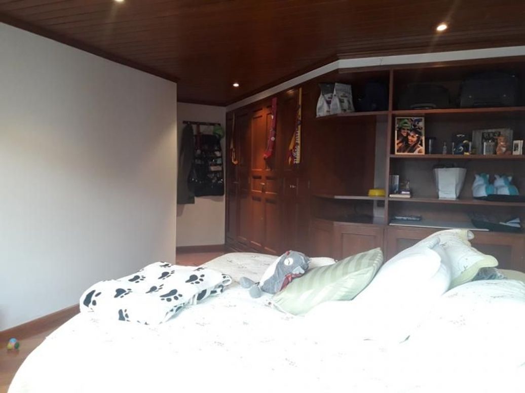 Apartamento de 4 alcobas en venta en Santa Barbara Central, Bogotá, 298 m² · foto 17 de 20