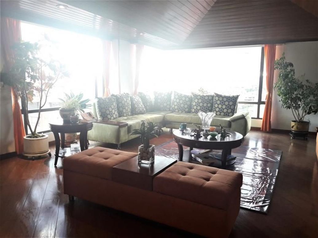 Apartamento de 4 alcobas en venta en Santa Barbara Central, Bogotá, 298 m² · foto 2 de 20