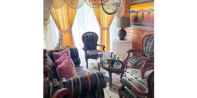 ¡Vive con comodidad y excelente ubicación en Dosquebradas!

Te presentamos este acogedor apartamento de 65 m², ideal para vivir en familia. Cuenta con 3 habitaciones, 2 baños con ducha, sala-comedor, y parqueadero privado cerrado con cuarto útil.

Ubicado en un conjunto cerrado que ofrece todo lo que necesitas para disfrutar tu día a día:
✅ Piscinas para adultos y niños
✅ Salón social
✅ Cancha de baloncesto
✅ Parque infantil
✅ Seguridad y tranquilidad

Su estratégica ubicación te conecta con todo: supermercados, droguerías, zona comercial, mall de comidas, y a solo 7 minutos del centro de Pereira, con fácil acceso a las vías principales.
? Administración: $233.000 mensuales – Estrato 4

¡No dejes pasar esta oportunidad!
Contáctanos ahora y agenda tu visita con Inmohogar ?
