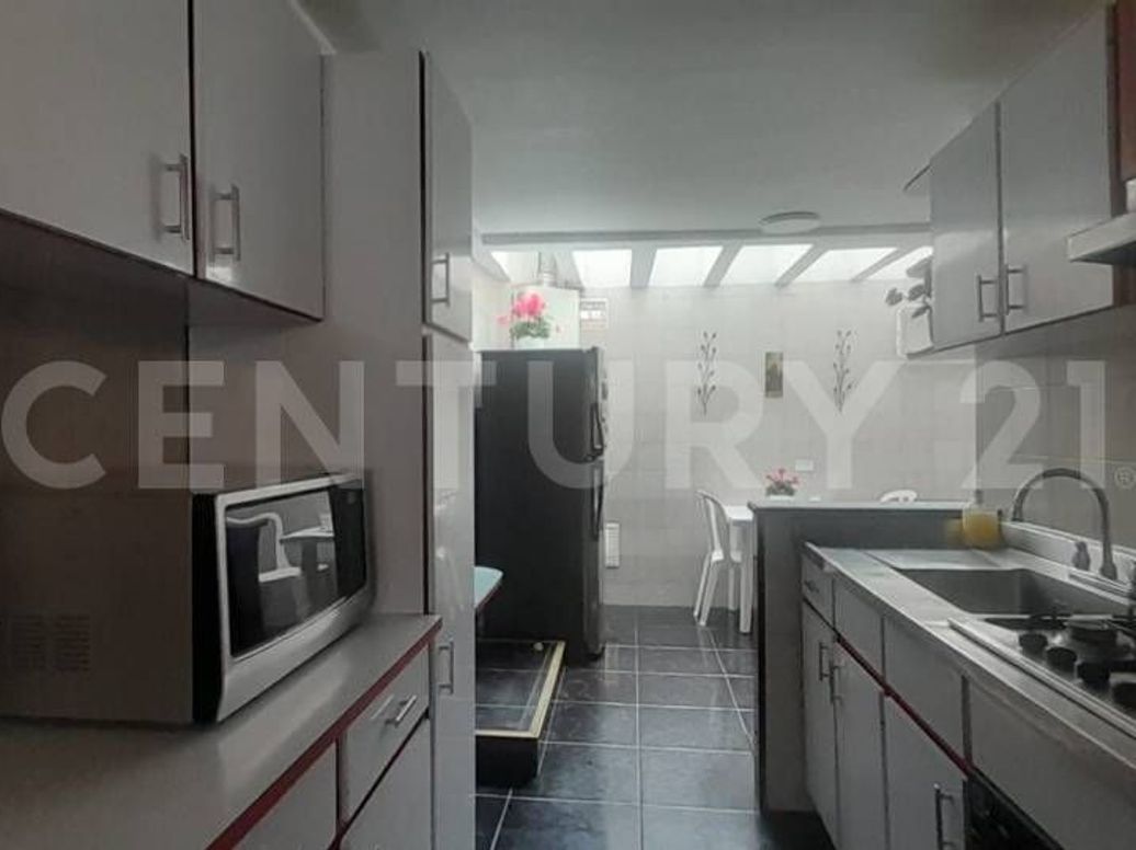 Casa de 5 alcobas en venta en Cedritos, Bogotá, 290 m² · foto 6 de 19