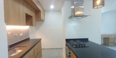 Apartamento para estrenar en ARRIENDO de 2 alcobas - principal con baño y vestier, 2 baños, sala comedor (tiene muble para tv), estudio, cocina integral con isla, zona de ropas - calentador, terraza para poner pérgola, parqueadero.