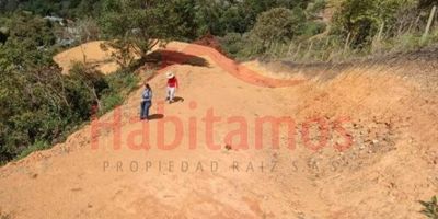 Hermoso terreno ubicado en la Vereda la Clara en Guarne Antioquia
Lote en condominio con un área 1834 m2 y un valor administración mensual Aprox 300.000
El condominio cuenta con comodidades como acometidas de agua, luz y ptar. Carretera, portón eléctrico, kiosko, senderos, un lugar lleno de naturaleza y aire puro.