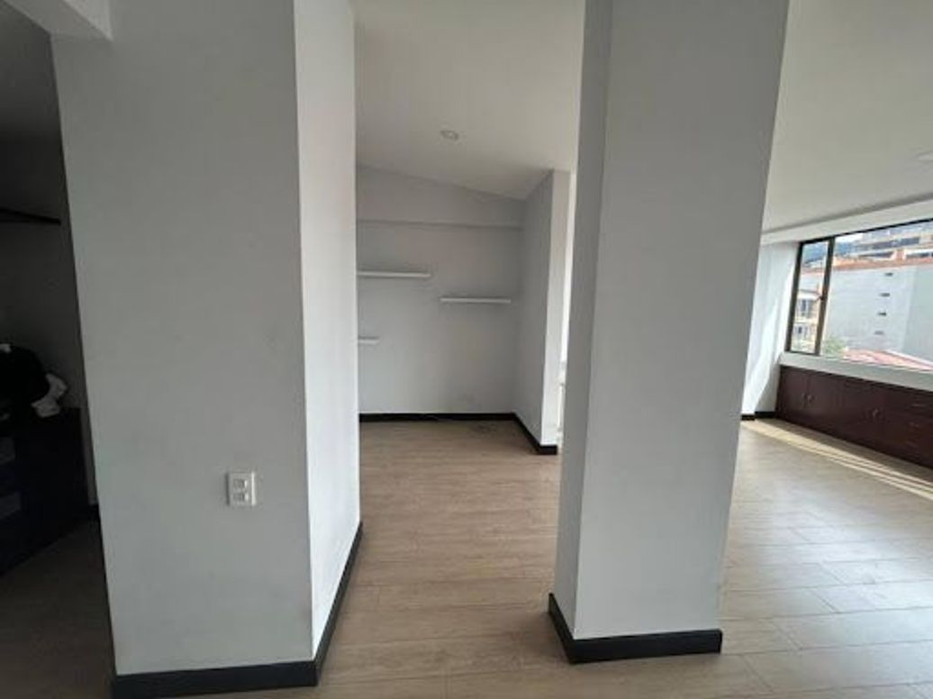 Apartamento de 3 alcobas en venta en Santa Paula, Bogotá, 125 m² · foto 3 de 20