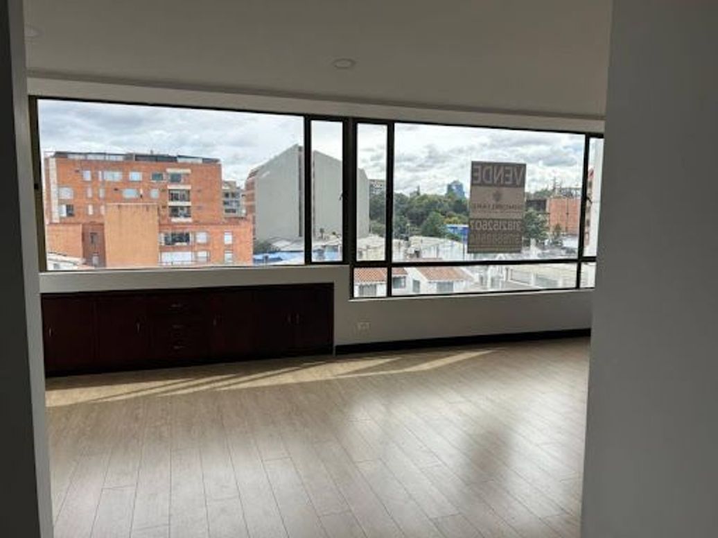 Apartamento de 3 alcobas en venta en Santa Paula, Bogotá, 125 m² · foto 2 de 20