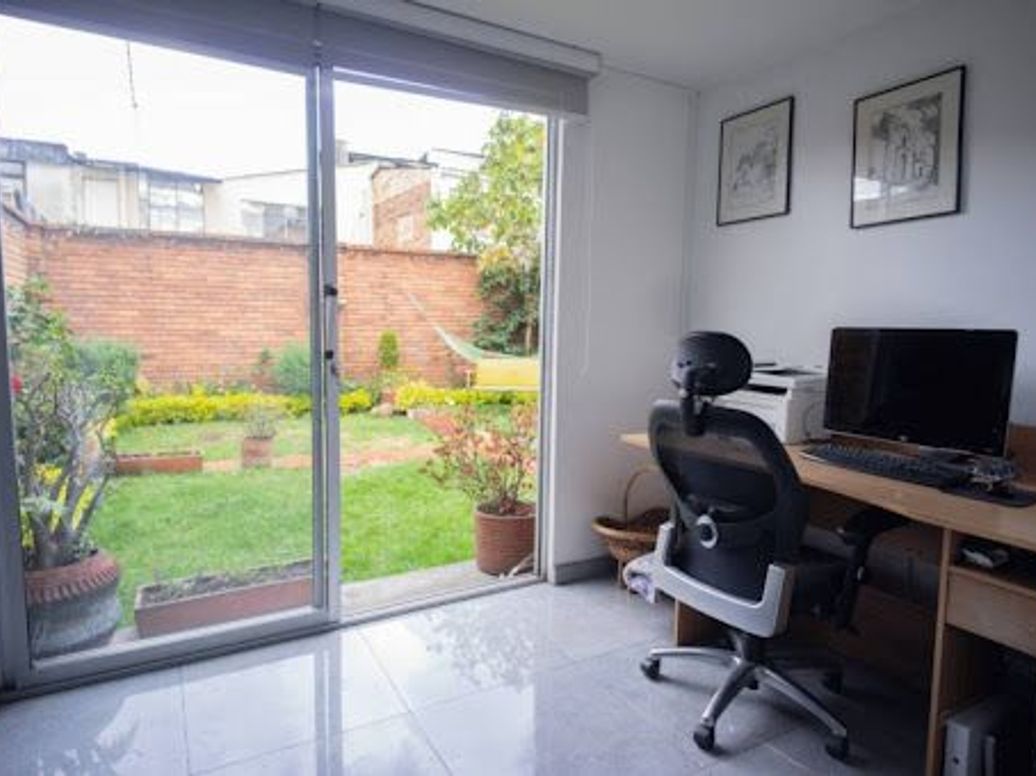 Casa de 3 alcobas en venta en San Miguel, Bogotá, 288 m² · foto 2 de 20