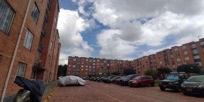 Apartamento en venta , duplex, de 73 M2 con amplios espacios , iluminación natural , ubicado en ciudadela Colsubsidio, piso 3 , 1 habitación 1 baño zona de lavanderia,en conjunto residencial con vigilancia privada, cuenta con zonas verdes.