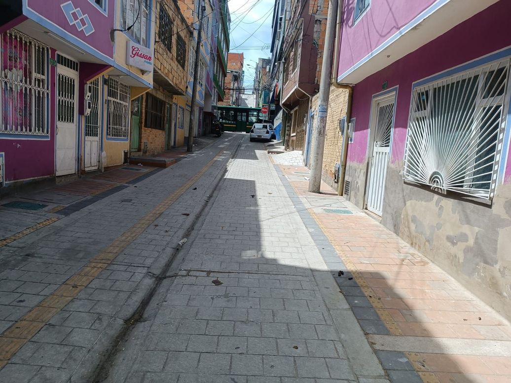 Casa de 3 alcobas en venta en El Mirador, Bogotá, 72 m² · foto 2 de 15