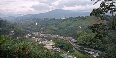 Se vende hermoso apartamento en una de las mejores ubicaciones de Armenia, Quindío. Con un área total de 59.21 M2, este inmueble ofrece un espacio amplio y cómodo para todas tus necesidades, lo que garantiza una distribución adecuada y funcional de los espacios.

Este apartamento cuenta con 3 alcobas, perfectas para alojar a una familia de tamaño medio. Además, cuenta con 1 baño completo

Su calentador te permitirá disfrutar de agua caliente en cualquier momento del día. También cuenta con un citófono o intercomunicador, para tu seguridad y comodidad.

La cocina integral de este apartamento es una de sus principales ventajas. Equipada con muebles de alta calidad, podrás preparar tus comidas diarias en un espacio moderno y funcional. Además, cuenta con gas domiciliario, lo que te ahorrará tiempo y dinero en la compra de gas.

En cuanto a sus características externas, este apartamento está ubicado en una zona de fácil acceso y pavimentada. Además, cuenta con un área social donde podrás compartir con tus vecinos y amigos, así como también disfrutar de la cercanía a la zona urbana.

La seguridad es una preocupación en la compra de cualquier inmueble, y este apartamento te ofrece la tranquilidad que buscas. Cuenta con circuito cerrado de TV, portería y recepción, vigilancia las 24 horas del día y acceso controlado a la urbanización cerrada.

El entorno de este apartamento es ideal para familias con niños, ya que cuenta con parques cercanos y colegios y universidades de prestigio. Además, su ubicación sobre una vía principal te permite acceder fácilmente al transporte público y a las principales vías de la ciudad.

En resumen, este apartamento en Armenia, Quindío, es el hogar perfecto para ti y tu familia. Con una ubicación privilegiada, excelentes características internas y externas, y una zona residencial tranquila y segura, no te arrepentirás de hacerlo tuyo. ¡No pierdas la oportunidad de tener el hogar de tus sueños.

Contacta