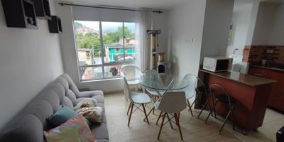 Vendo confortable apartamento, área de 53.5 m2, en conjunto residencial, sector mall Plaza, cuenta con sala comedor contiguos, 2 habitaciones, 2 baños, cocina y zona de ropas, parqueadero, ascensor, salón social y zona infantil. 

El apartamento se encuentra cerca de centro comercial, supermercados, tiendas, panaderías, entre otros, con excelente transporte publico. 

¡Contáctanos y separa tu cita 3122092858!
