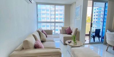 Apartamento completamente amoblado de 86.78 m2, consta de sala comedor, balcon con vista exterior, hall de alcobas, tres alcobas con sus closet y aire acondicionado, tres baños, cocina semi-integral, zona de labores, pisos en porcelanato, parqueadero, el edificio cuenta con portería, citofono, ascensor, cancha deportiva, piscina, gimnasio, parqueadero visitantes, Juegos infantiles, zonas verdes, shut de basuras, vigilancia 24/7, sector residencial, en el barrio Miramar.