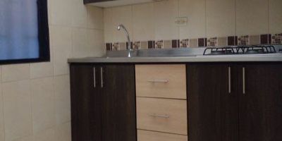 Apartamento en Venta Andalucía Bello
Apartamento Duplex  con un área de 65 m2 aproximadamente. La propiedad cuenta con las siguientes comodidades: sala comedor, 3 alcobas, 2 closet, 2 baños cabinados, closet de linos, cocina integral con estufa a gas y campana extractora de olores, terraza, patio, red de gas, sala-comedor, zona de ropas, ducha eléctrica y piso en cerámica. Cerca al parque y al Museo Choza Marco Fidel Suárez. cuenta con excelentes rutas de transporte publico incluido el integrado del Metro.