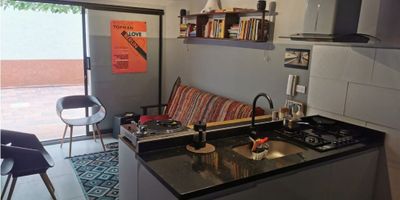 VENTA APARTAESTUDIO EN EL SECTOR DE PINARES PEREIRA

Este apartaestudio en venta está ubicado en el exclusivo sector de Pinares, una de las zonas más apetecidas de Pereira por su valorización y cercanía a todo lo que necesitas. A solo 5 minutos del Centro Comercial Arboleda y rodeado de clínicas, supermercados, universidades y zonas gastronómicas, lo que lo hace ideal tanto para vivir como para invertir. Cuenta con parqueadero cubierto, un patio amplio que brinda un espacio adicional único, y una distribución funcional que aprovecha al máximo cada metro cuadrado. Es una excelente oportunidad de inversión por su alta demanda en renta. ¡No dejes pasar esta oportunidad!
