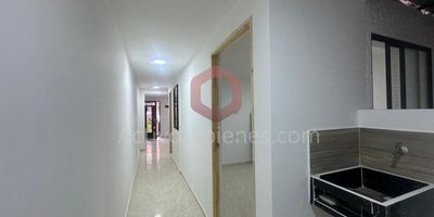 Vendo apartamento en Florencia, 63mt², 3 alcobas, 1 closet, 2 baños completos, sala con cuarto útil, comedor, cocina integral abierta con red de gas, zona de ropas.Información sujeta a cambios. Las imágenes de muebles, enseres, decoración y demás elementos son una referencia. Vende Activos y Bienes, Inmobiliaria experta en administración, arrendamiento y venta de apartamentos, casas, locales, bodegas y oficinas en el Oriente Antioqueño, Medellín y toda el área Metropolitana.