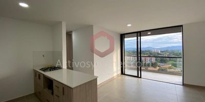 Arriendo  apartamento de 80m² a 5 minutos del parque Principal de Rionegro, con 2 alcobas, 2 baños, closet, Vestier, balcón, parqueadero y cuarto útil, unidad cerrada con vigilancia las 24 horas, va a tener Piscina, sauna, Turco, Jacuzzi, Gimnasio, BBQ y tiene una excelente ubicación y fácil acceso en la zona de colegios y universidades de Rionegro.Activos y Bienes, Inmobiliaria experta en arrendamiento y venta de apartamentos, casas, locales, bodegas y oficinas en el Oriente Antioqueño, Medellín y toda el área Metropolitana. Información sujeta a cambios. Las imágenes de muebles, enseres, decoración y demás elementos son una referencia.