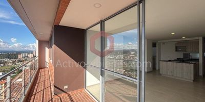 Arriendo o vendo apartamento en Rionegro sector Santa Ana, 66 m², 2 alcobas, alcoba principal con baño y Vestier, baño auxiliar completo, balcón con vista a la ciudad, cocina integral con red de gas, sala comedor, zona de ropas, piso en cerámica y madera laminada, parqueadero y cuarto útil. Ubicado en unidad cerrada con piscina interior climatizada, sauna, turco, cancha de fútbol, cancha de squash, salón social, zona de mascotas, portería con seguridad 24/7, circuito cerrado de TV; fáciles y cómodas vías de acceso, rutas de transporte.Arrienda y vende Activos y Bienes, Inmobiliaria experta en administración y arrendamiento de apartamentos, casas, locales, bodegas y oficinas en el Oriente Antioqueño, Medellín y toda el área Metropolitana. Información sujeta a cambios. Las imágenes de muebles, enseres, decoración y demás elementos son una referencia.