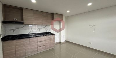 Vendo apartamento en El Carmen de Viboral, 60 mt², a 20 minutos del parque principal, 3 min del parque educativo, 2 alcobas, 2 baños, 2 closets, sala comedor, cocina integral, zona de ropas, balcón. Activos y Bienes, Inmobiliaria experta en administración, arrendamiento y venta de apartamentos, casas, locales, bodegas y oficinas en el Oriente Antioqueño, Medellín y toda el área Metropolitana. Información sujeta a cambios. Las imágenes de muebles, enseres, decoración y demás elementos son una referencia.