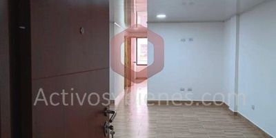 Vendo Apartamento en Itagüí, 78.24 metros, 3 alcobas, 2 closets, 1 vestier, 2 baños cabinados, sala comedor amplio, cocina integral abierta con extractor, red de gas, patio con zona de ropas y techo, balcón. Ubicado cerca a la clínica Antioquia. Información sujeta a cambios. Las imágenes de muebles, enseres, decoración y demás elementos son una referencia. Vende Activos y Bienes, Inmobiliaria experta en administración, arrendamiento y venta de apartamentos, casas, locales, bodegas y oficinas en el Oriente Antioqueño, Medellín y toda el área Metropolitana.