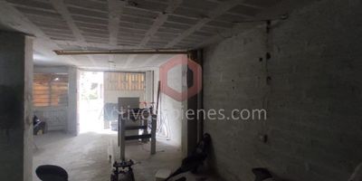 Arriendo bodega  en ITAGUI sector IDEO, 120 MT, distribuidos en 1 nivel en concreto reforzado con una resistencia de 3 toneladas, energía monofásica 110 y 220, comercial de 60 amperios, altura de 2.60 mt , 2 baños,  zona de parqueo para mas de 2 carros y motos.Información sujeta a cambios. Las imágenes de muebles, enseres, decoración y demás elementos son una referencia.Arrienda Activos y Bienes, Inmobiliaria experta en administración, arrendamiento y venta de apartamentos, casas, locales, bodegas y oficinas en el Oriente Antioqueño, Medellín y toda el área Metropolitana.