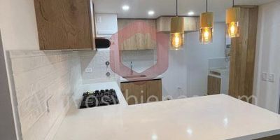 Vendo apartamento en una de las unidad más completa de Rionegro, a solo 5 minutos del parque Principal podrás tener todas las comodidades que buscas, desde una piscina cubierta, gimnasio, mini golf, zona bbq, mini bolos, piscinas al aire libre, sauna, turco, jacuzzi, canchas múltiples hasta una sala de cine y un salón de video juegos dentro de la unidad, 58 m², 2 alcobas,  2 closets, 2 baños, 1 estudio, sala comedor, cocina integral con red de gas, zona de ropas, vista panorámica desde su balcón, parqueadero y cuarto útil.Vende Activos y Bienes, Inmobiliaria experta en administración y arrendamiento de apartamentos, casas, locales, bodegas y oficinas en el Oriente Antioqueño, Medellín y toda el área Metropolitana. Información sujeta a cambios. Las imágenes de muebles, enseres, decoración y demás elementos son una referencia.