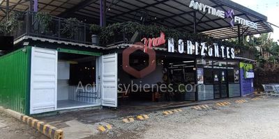 Arriendo local en el Mall Horizontes Park, 16m2 ,ubicado en la milla de Oro de Llanogrande,cerca al colegio Campestre Horizontes, Mall con amplia y variada zona de comidas, gimnasio 24/7, bar deportivo, Pilates, supermercado, parqueadero de carros, motos y bicicletas, su diseño amigable con las mascotas es ideal para el sector, el car wash y las zonas de coworking acompañan muy bien el lugar, tiene todas las licencias, permisos y servicios de Red de gas, acueducto y alcantarillado.Información sujeta a cambios. Las imágenes de muebles, enseres, decoración y demás elementos son una referencia. arrienda Activos y Bienes, Inmobiliaria experta en administración, arrendamiento y venta de apartamentos, casas, locales, bodegas y oficinas en el Oriente Antioqueño, Medellín y toda el área Metropolitana.