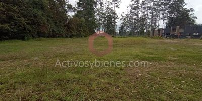 Vendo  lote de 94 mt² en Rionegro, sector barro blanco, Unidad Abierta con fácil acceso, vía totalmente pavimentada y conexión de servicios. Información sujeta a cambios. Las imágenes de muebles, enseres, decoración y demás elementos son una referencia. Vende Activos y Bienes, Inmobiliaria experta en administración, arrendamiento y venta de apartamentos, casas, locales, bodegas y oficinas en el Oriente Antioqueño, Medellín y toda el área Metropolitana.