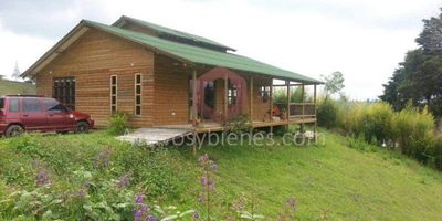 Vendo Casa finca en Guarne, vereda Guamito, Área construida de 180m² en un lote de 1800m², 3 alcobas, 2 baños, 3 closets,1 vestier, cocina integral , sala comedor, parqueadero cubierto, zonas verdes. Vende Activos y Bienes, Inmobiliaria experta en administración, arrendamiento y venta de apartamentos, casas, locales, bodegas y oficinas en el Oriente Antioqueño, Medellín y toda el área Metropolitana. Información sujeta a cambios. Las imágenes de muebles, enseres, decoración y demás elementos son una referencia.