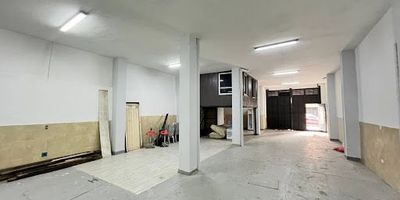 Bodega ubicada en zona mixta del municipio de Itagüí, esta bodega con ubicación privilegiada es una opción de crecimiento para su empresa, cuenta con una pequeña zona de oficinas, buenas rutas de transporte para sus colaboradores, esta bodega ideal para procesos de almacenamiento y distribución, llámenos para visitar esta excelente opcion.