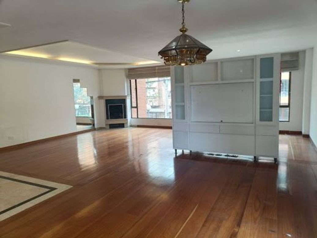 Apartamento de 3 alcobas en venta en Chicó Norte, Bogotá, 149 m² · foto 2 de 20