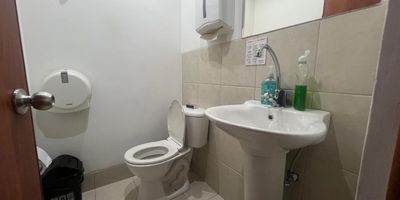 UNIDAD DE CONSULTORIOS MEDICOS PARA LA VENTA UBICADOS EN PRESTIGIOSA TORRE MEDICA DE EL POBLADO,  IDEAL PARA PROFESIONALES DE LA SALUD QUE REQUIERAN UNIDADES MEDICAS  ESPECIALIZADAS CON AMPLIOS ESPACIOS..