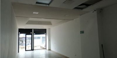 ¡Local en Venta en Versalles, Manizales! ??

Ubicado cerca de Confamiliares de la 50, sobre la Avenida Paralela, este local comercial es una excelente opción para quienes buscan visibilidad, accesibilidad y alto flujo peatonal y vehicular.

Espacio Versátil y Funcional:
Con 60 m² de área privada, cuenta con un amplio salón, baño auxiliar, buena iluminación natural, doble ventana y puerta de seguridad. Piso en cerámica y servicios completos (agua, gas domiciliario y electricidad).

Ubicación Estratégica:
En una zona altamente comercial, cerca de centros médicos, centros comerciales, universidades y parques. Está sobre vía principal y con acceso pavimentado, ideal para negocios de atención al público.

¡Invierte en una ubicación privilegiada y haz crecer tu negocio! Contáctanos para más información y agenda tu visita.



