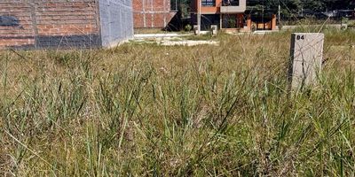 Se encuentra Lote para la Venta en Jardines de la Colombiere en la ceja area lote:  99.56 m2