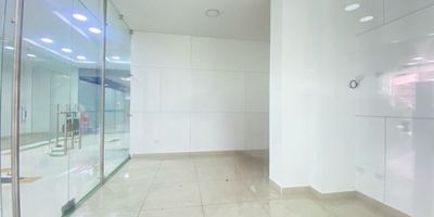 Se renta Local comercial en Marinilla, centro comercial los Sauces, en zona de gran desarrollo economico, cerca a supermercados de facil de acceso, queda cerca a centro medico UMI de 20.4 mt2.