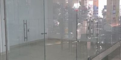 Se renta Local comercial en Marinilla, centro comercial los Sauces, en zona de gran desarrollo economico, cerca de supermercados de facil de acceso, queda cerca a centro medico UMI de 18.3 mt2.