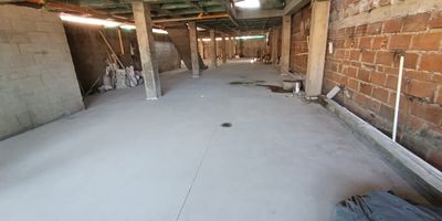 bodega con muy buenos espacios, ubicada en el sector de Itagüí