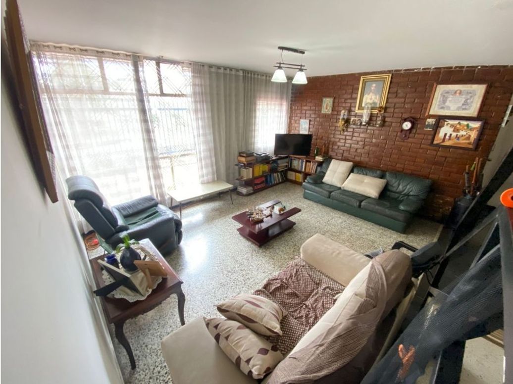 Casa de 5 alcobas en venta en Nicolas De Federman, Bogotá, 240 m² · foto 2 de 12
