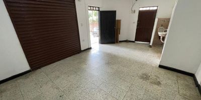 ARRIENDO LOCAL ESQUINERO EN BELLAVISTA, Este local es perfecto para tu próximo negocio. Con 30 metros cuadrados y 1 baño, es ideal para montar tu tienda, oficina o estudio. Ubicado en una zona estratégica, ¡no dejes pasar esta oportunidad! Contáctame para más información. ¡Llama ahora a ANDRES CARDOZA al 3104768772!