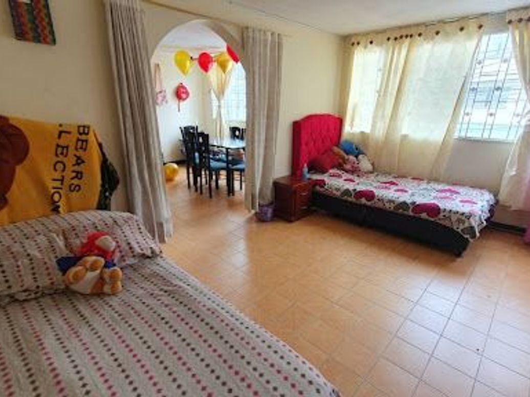 Casa de 8 alcobas en venta en Granada Sur, Bogotá, 330 m² · foto 12 de 20