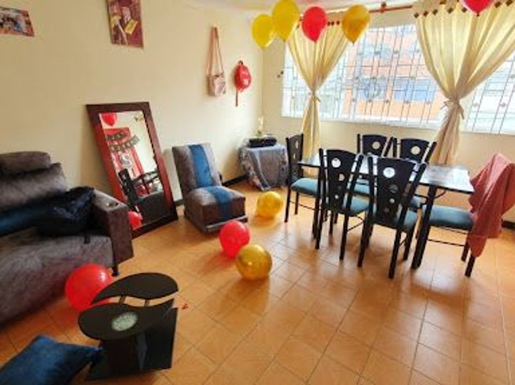 Casa de 8 alcobas en venta en Granada Sur, Bogotá, 330 m² · foto 11 de 20