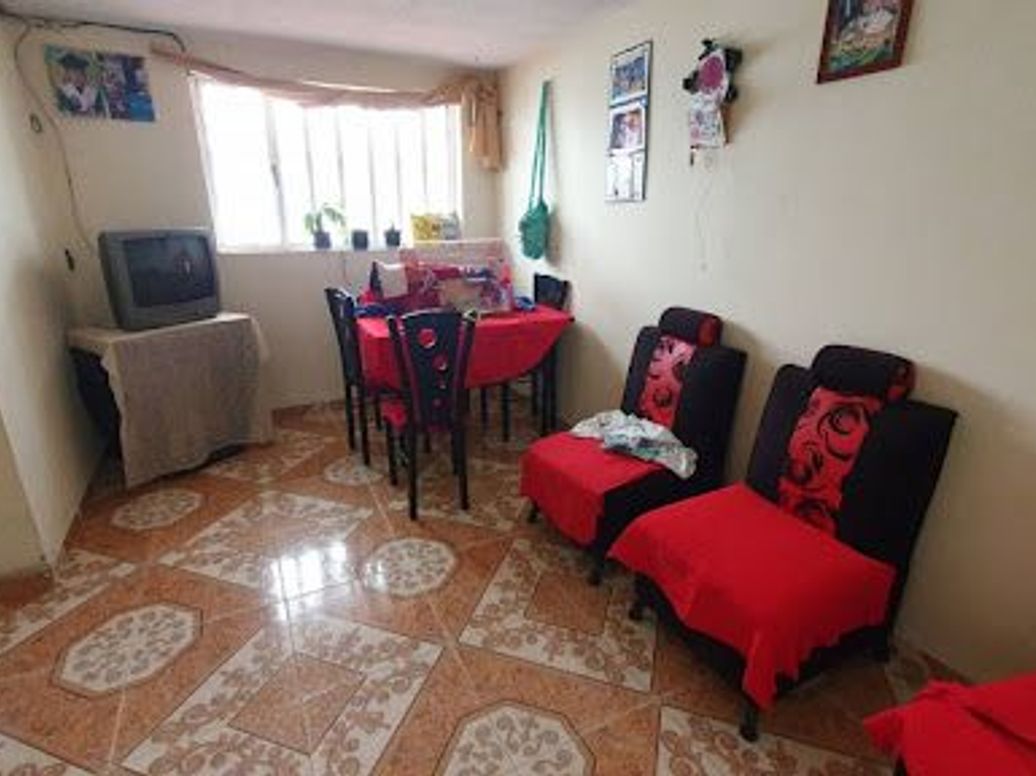 Casa de 8 alcobas en venta en Granada Sur, Bogotá, 330 m² · foto 3 de 20