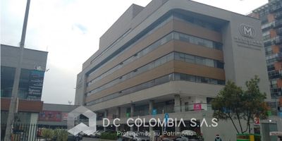 9268688 - Vende oficina en el Centro Comercial Meridiano 13, ubicación estratégica con cercanías a centros comerciales, sector empresarial y residencial, tiene un área de 60.02 mt2 en obra gris para adaptar a su uso, cuenta con parqueadero doble.
