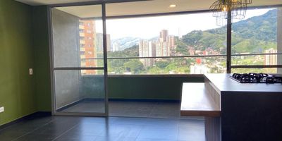 Apartamento en arriendo en unidad cerrada ubicada en sector residencial, cerca a supermercados, colegios, almacenes de cadena, con fácil acceso y salida a vías principales, rutas de transporte público y gran variedad de servicios complementarios de la zona.  Cuenta con piso en porcelanato, puerta de seguridad, sala comedor, estar de etv, 3 alcobas con baño en la principal, cocina integral abierta tipo americano, balcon y parqueaderos lineales cubiertos. Conjunto cerrado con ascensor y zonas sociales muy completas que incluyen piscina, gimnasio, salón social, sauna, turco, parques infantiles, placa deportiva, zonas verdes, vigilancia y portería 24 horas, citofonía y circuito cerrado de tv.Inmuebles sujetos a verificación de disponibilidad