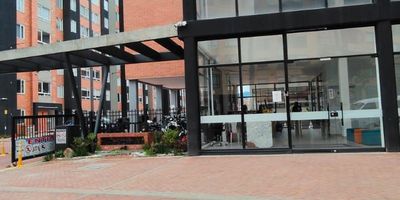 Acogedor apartamento de 38 m2 ubicado en el piso 11, ideal para quienes buscan comodidad y funcionalidad. Cuenta con 2 habitaciones, 1 baño, sala comedor integrada, zona de lavado independiente y una agradable vista interior que garantiza tranquilidad.
El conjunto ofrece parqueadero comunal, zonas comunes seguras y excelente ubicación, perfecta para iniciar una nueva etapa o invertir con confianza.
Haz de este espacio tu nuevo hogar