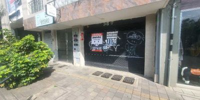 ARRIENDO LOCAL  ANDALUCIA COD av principal con Persiana, piso cerámica, baño, un área de 40 mt ideal para exhibición, almacén, sastrería, muebles 
