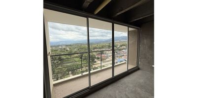 Descubre un hermoso apartamento ubicado en la tranquila y acogedora ciudad de Fusagasugá, en el departamento de Cundinamarca. Con una ubicación privilegiada y todas las comodidades que necesitas, este inmueble es ideal para aquellos que buscan un espacio cómodo y confortable para vivir.

Con un área total de 66.81 M2, este apartamento cuenta con una construcción de igual medida, distribuida de manera inteligente para brindarte un ambiente amplio y funcional. Además, su área privada de 55.98 M2 te garantiza un espacio privado y personal para ti y tu familia.

Este apartamento cuenta con 3 alcobas, perfectas para acomodar a tu familia o crear un espacio de trabajo cómodo y tranquilo. Además, cuenta con 2 baños completos, lo que te asegura comodidad y privacidad en todo momento.

Disfruta de una cocina estilo americano, gas domiciliario y una barra que conecta directamente con la sala de estar, perfecta para compartir momentos íntimos en familia o con amigos. Además, su piso de cerámica o mármol le da un toque moderno y elegante a todo el espacio.

Uno de los principales beneficios de este apartamento es que admite mascotas, permitiéndote compartir tus días con tu compañero de cuatro patas sin preocupaciones. Además, su balcón y vista panorámica te regalan vistas impresionantes del hermoso paisaje de Fusagasugá.

Con acceso pavimentado, una ubicación cerca de la zona urbana y una variedad de zonas verdes alrededor, este apartamento se encuentra en una zona residencial perfecta para aquellos que buscan tranquilidad y privacidad sin alejarse demasiado de la ciudad. Además, cuenta con ascensor, portería y vigilancia las 24 horas, dándote la seguridad y el confort que mereces.

¿Quieres divertirte y mantenerte activo? Este apartamento cuenta con un área social, un gimnasio y una piscina, ideales para disfrutar de momentos de relajación y diversión en tus días libres. Además, cuenta con parqueadero para visitantes y salón comunal, perfecto pa