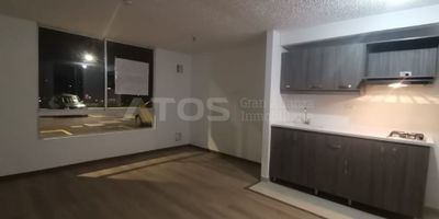 Con Atos Inmobiliaria descubre este moderno apartaestudio en arriendo y disfrutar de un estilo de vida contemporáneo tipo loft. Con un diseño innovador, este apartaestudio cuenta con un baño completo y una cocina integral que combina funcionalidad y estilo.

Este espacio tipo loft ofrece una experiencia única de vivienda, donde los ambientes se integran de manera armoniosa, creando una sensación de amplitud y modernidad. Perfecto para personas que buscan comodidad y practicidad en un ambiente vanguardista. ¡Contáctanos y agenda tu cita!