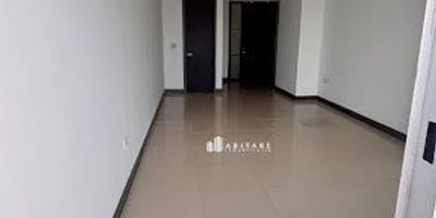 Arriendo de Oficina de 39 m² en el corazón de Bocagrande, ideal para empresa o consultorio. Cuenta con baño privado, parqueadero, excelentes acabados y vista panorámica. Edificio con vigilancia 24/7, lobby, ascensores y áreas comunes de alto nivel.
Contáctanos para mas información 
