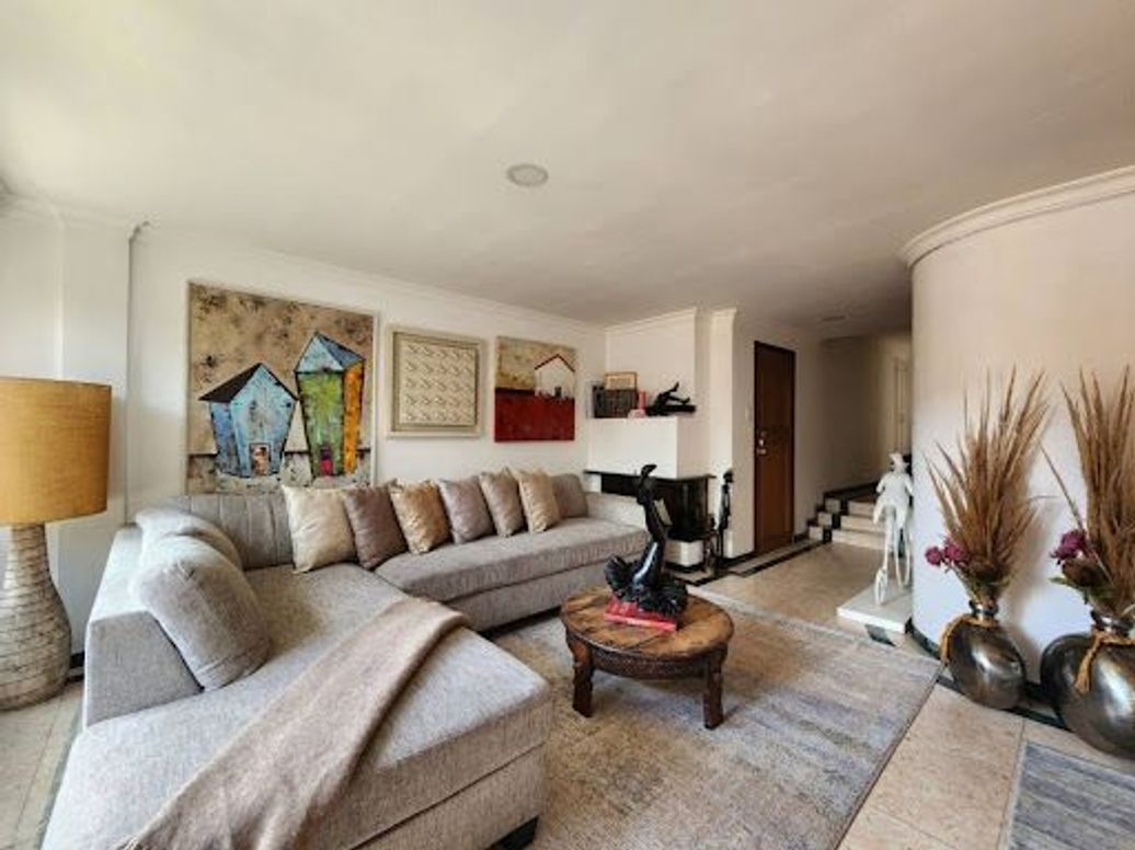 Apartamento de 3 alcobas en venta en Los Rosales, Bogotá, 183 m² · foto 6 de 19